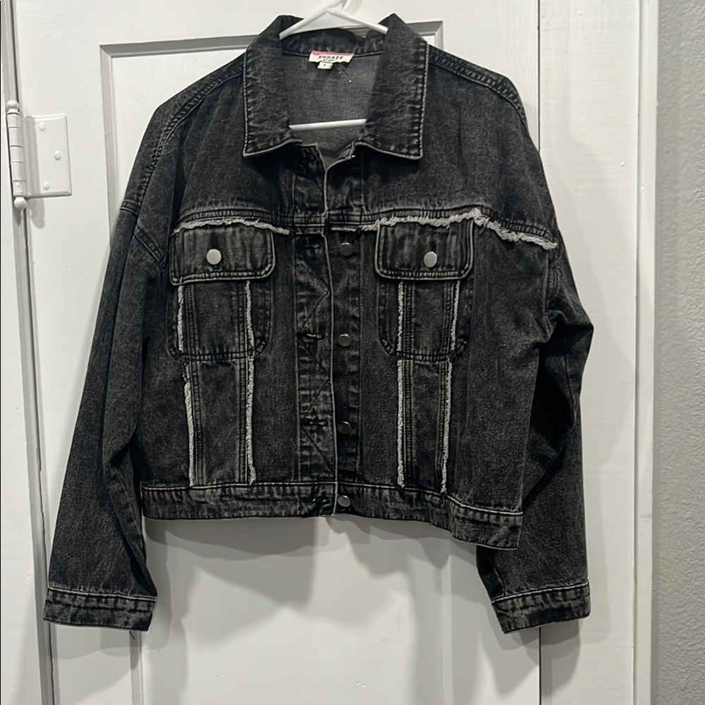 ANDREE BY UNIT Black Cropped Jean Jacket